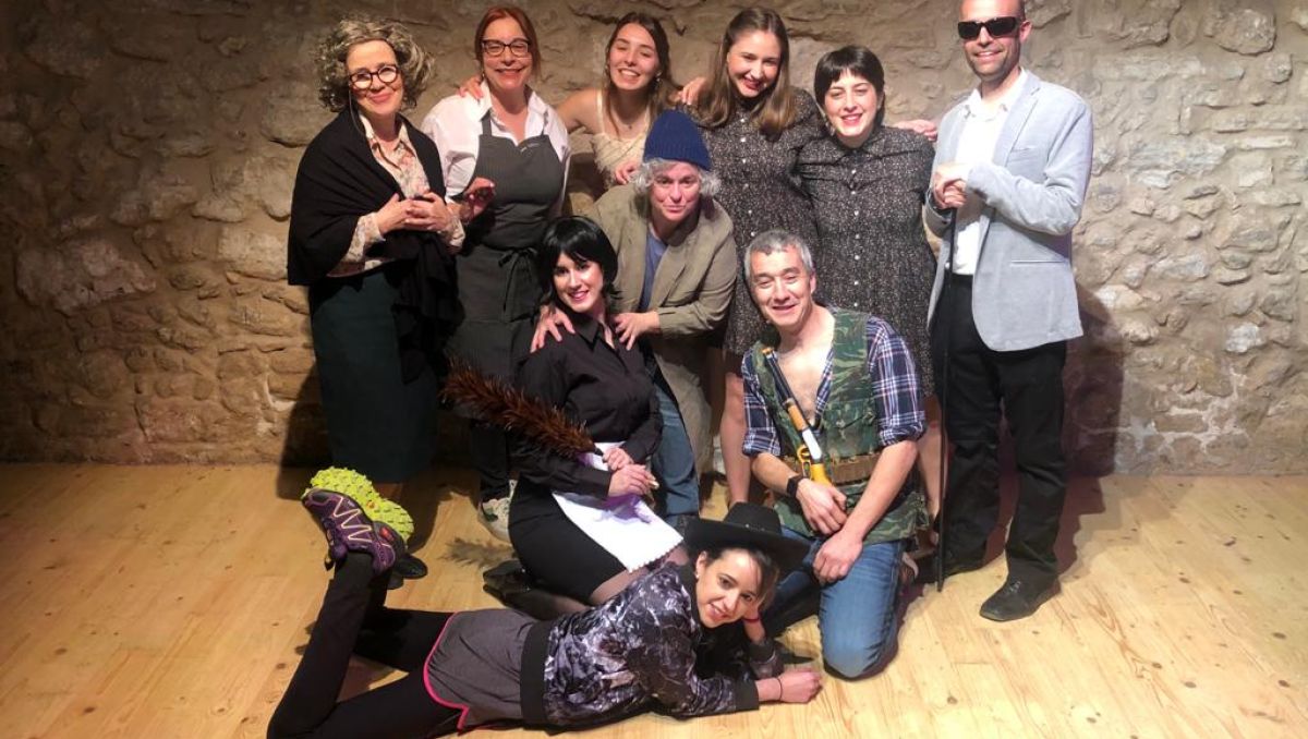 El grup d’adults dels tallers de teatre de La Casa presenta “Escenes dins La Casa”